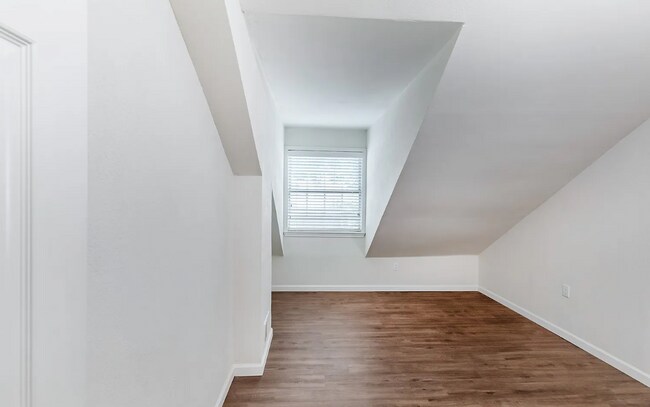 Foto del edificio - 12680 Hillcrest Rd
