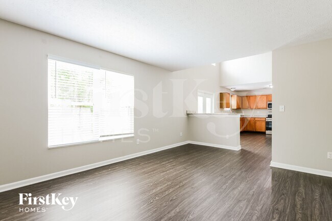 Foto del edificio - 7025 Village Oaks Dr