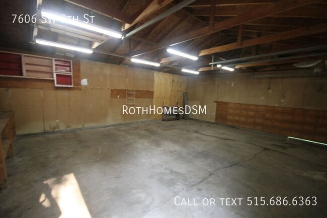 Building Photo - 7606 SW 9th St