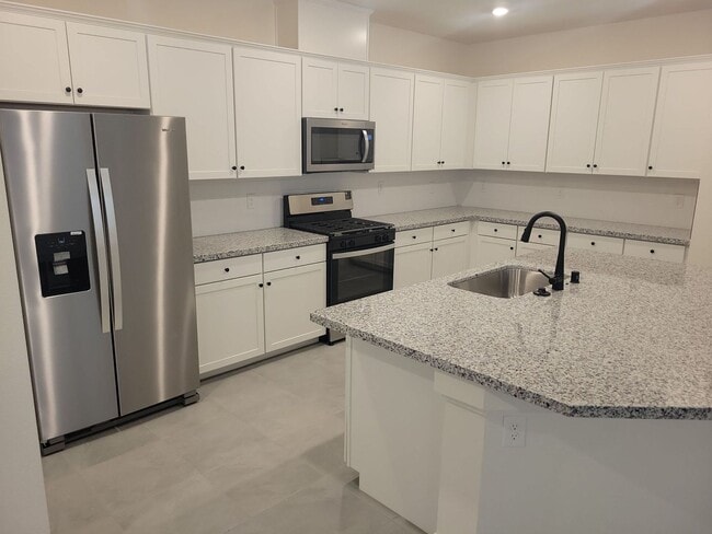 Building Photo - Beautiful 3-Bedroom Townhome in the Heart of Inspirada!