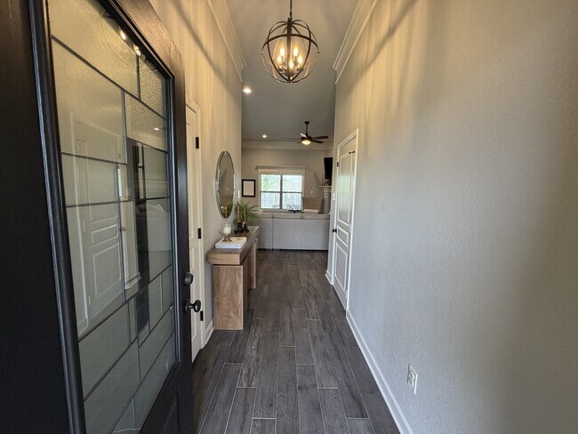 Foto del edificio - 787 Mango Loop