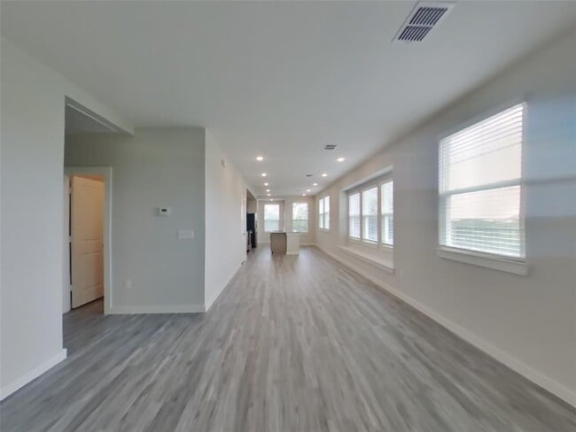 Building Photo - 557 Raglands Rd