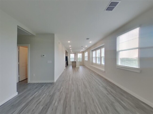Foto del edificio - 557 Raglands Rd