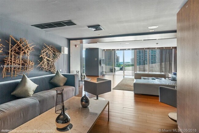 Foto del edificio - 2 br, 2 bath Condo - 325 S Biscayne Blvd A...