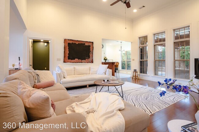 Building Photo - 4 br, 3.5 bath House - 154 Solamere Ln