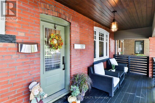 Photo du bâtiment - 157 Northcliffe Blvd
