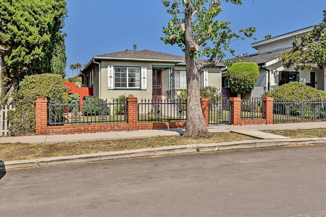 Building Photo - 3532 Maplewood Ave