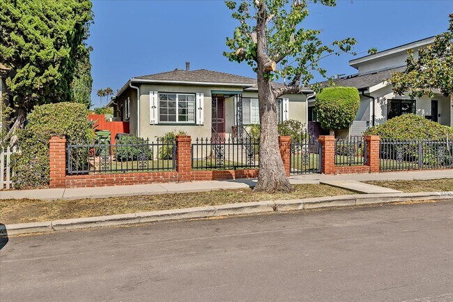 Foto del edificio - 3532 Maplewood Ave