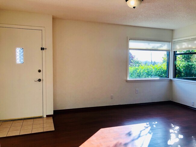 Building Photo - Charming 2BD Cottage in Westwood – Availab...