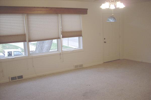 Building Photo - Minutes to Offutt AFB