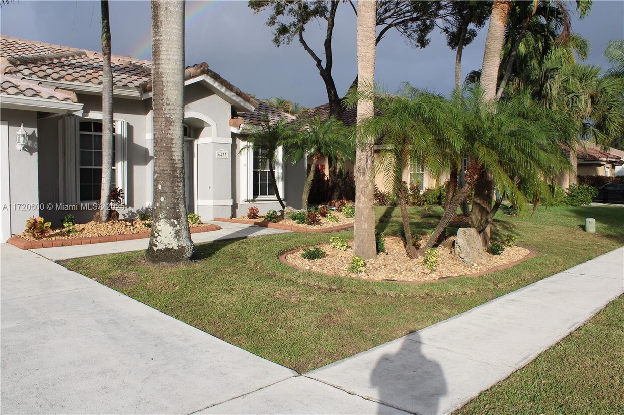 Foto principal - 6433 NW 54th St