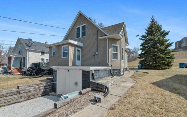 Building Photo - 111 21st St