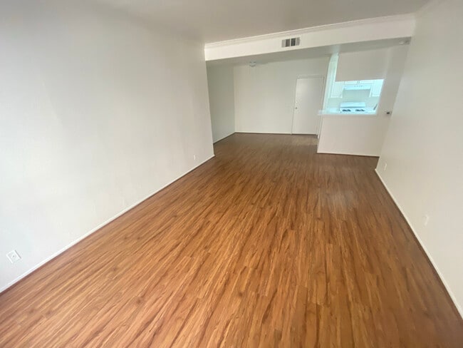 Foto del edificio - 5405 Kester Ave