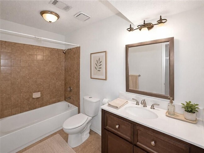 Building Photo - 6447 River Park Dr