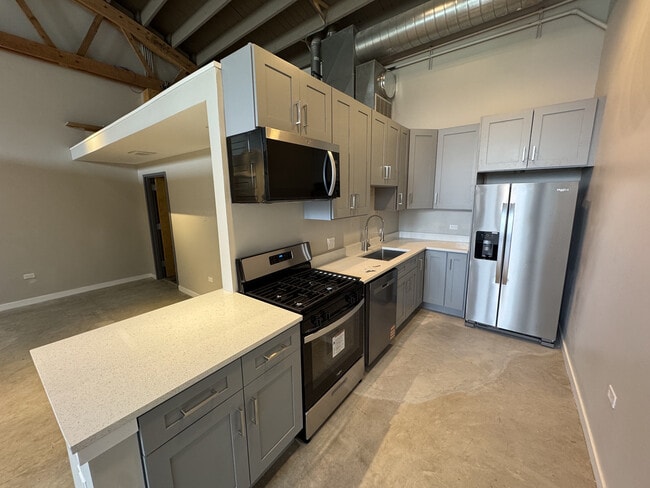 Building Photo - 1711 Darrow Ave