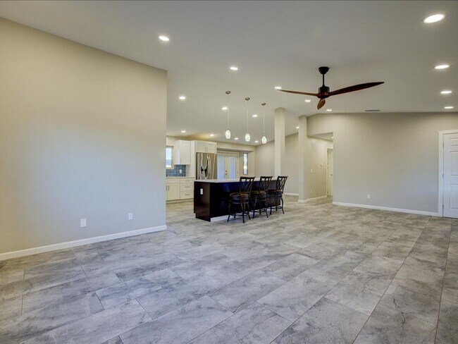 Foto del edificio - PROMO $500.00 OFF FIRST FULL MONTH'S RENT!