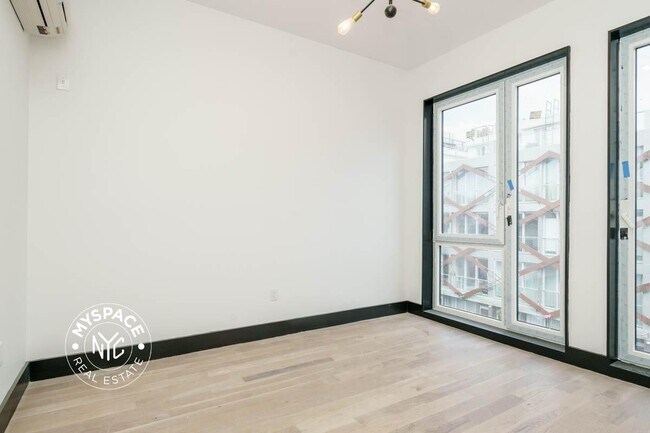 Foto del edificio - 923 Broadway