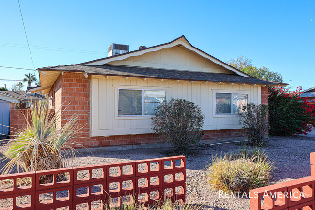 Building Photo - 8439 E Roanoke Ave