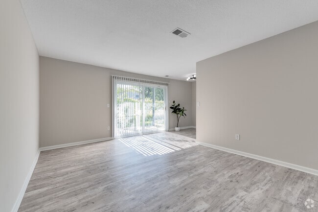 2 BR, 1 BA, 984 SF - Emerald Square Villas