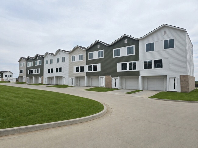 Building Photo - Tallgrass Bond