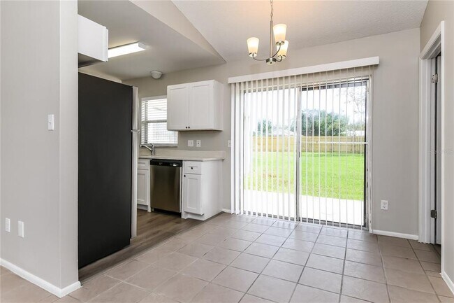 Foto del edificio - 3243 Knightsbridge Rd