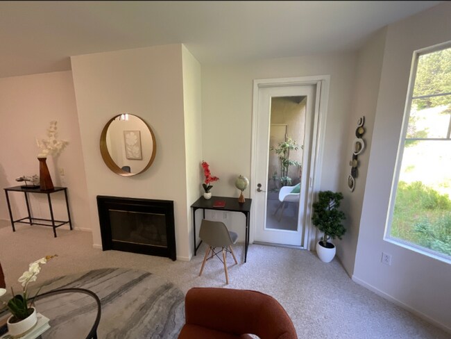 Foto del edificio - 240 Caldecott Ln