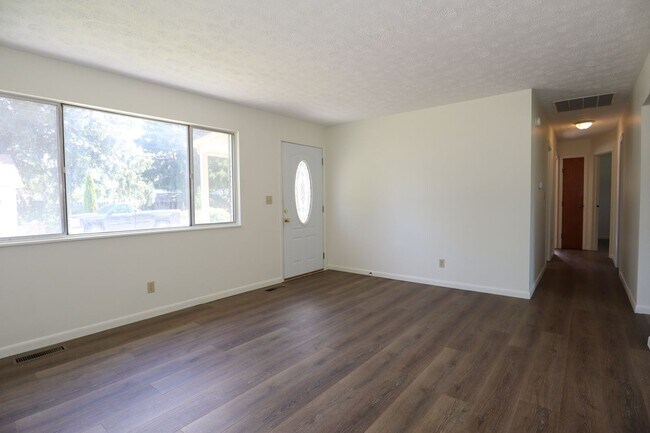 Building Photo - 3 Bedroom Thorntown Rambler!