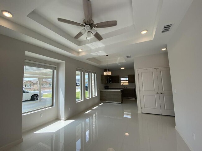 Building Photo - 5708 Nightingale Ave