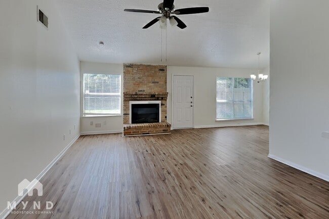 Foto del edificio - 15831 Pryor Dr