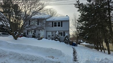 Building Photo - 32 Morrison St