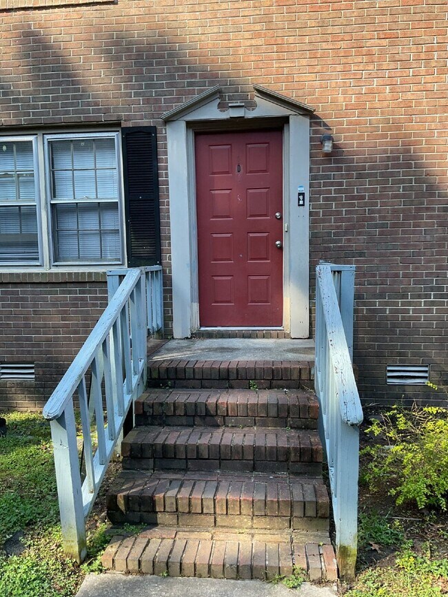 Foto del edificio - 132 Oakmont Dr