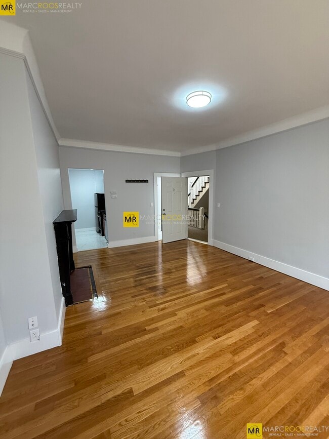 Building Photo - 589 Beacon St