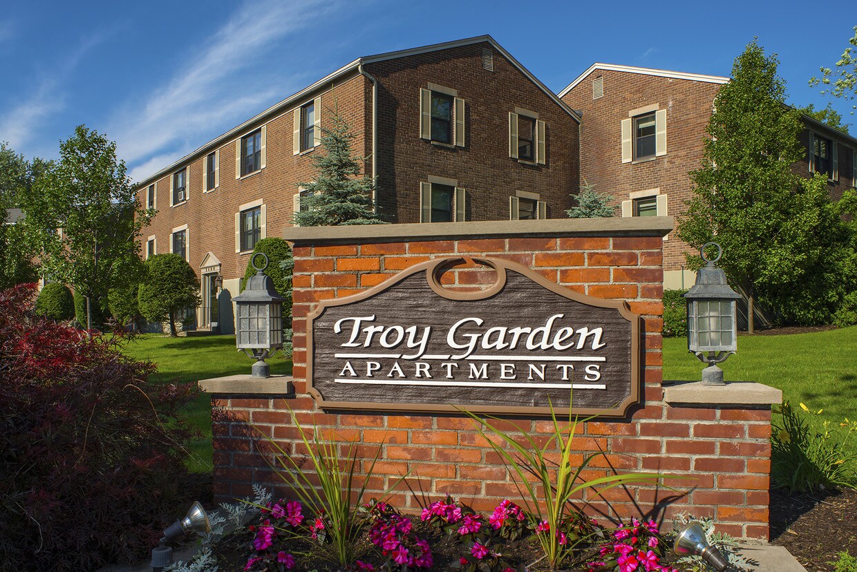 Troy Gardens Apartments Rentals in Troy at 275 Hoosick St Troy, NY