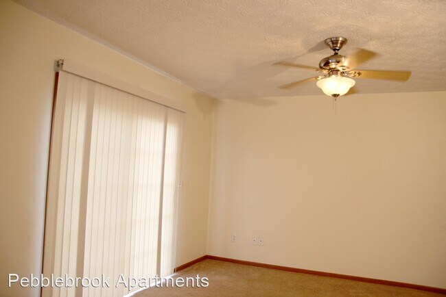 Foto del edificio - 102 Brookside Dr