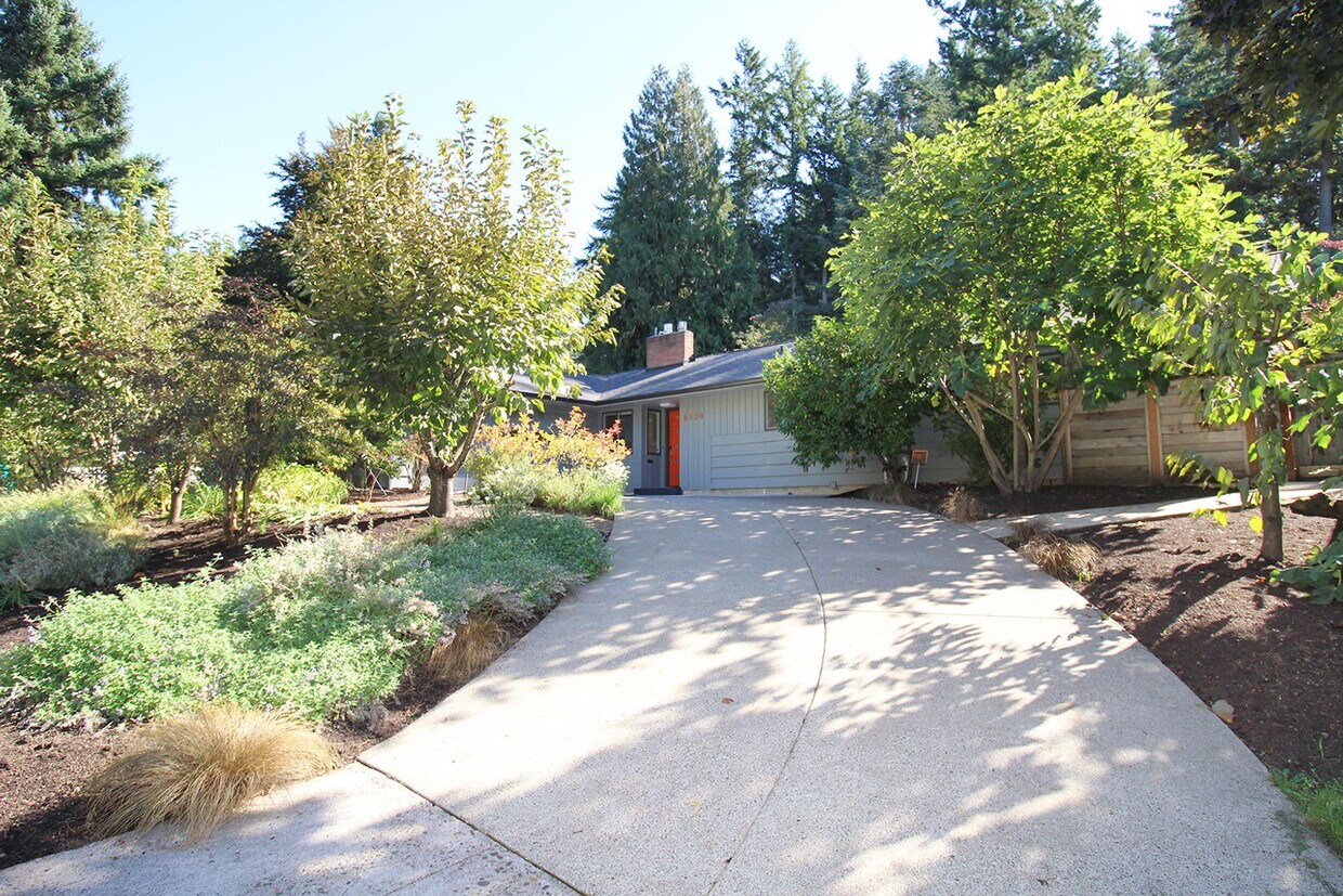 Foto principal - 6520 SE Morrison St