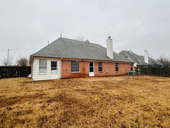 Foto del edificio - Charming Collierville Home Waiting to be Y...