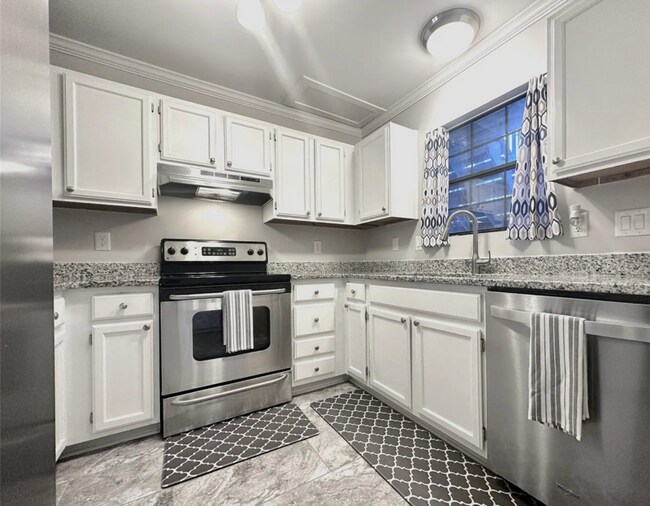 Building Photo - 7610 Woods Ln
