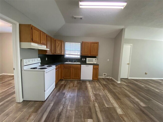 Building Photo - 12373 Royal Green Dr