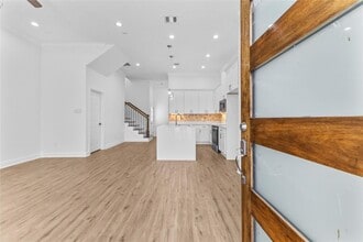 Building Photo - 7805 Farnsworth St