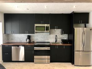 Building Photo - 4633 Bayshore Dr
