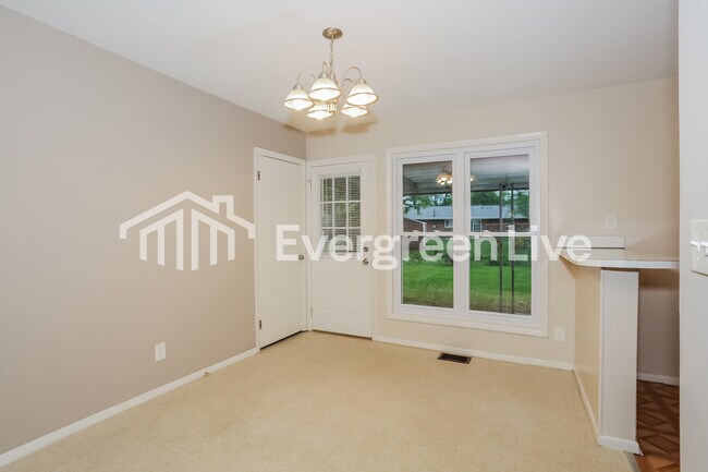 Building Photo - 307 W Martindale Rd