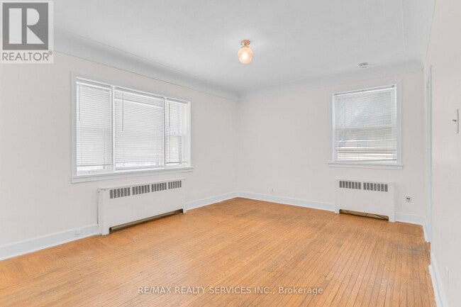 Building Photo - 17 Webber Ave