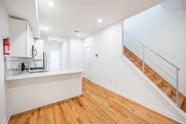 Photo - 1642 N Marshall Street Apartment