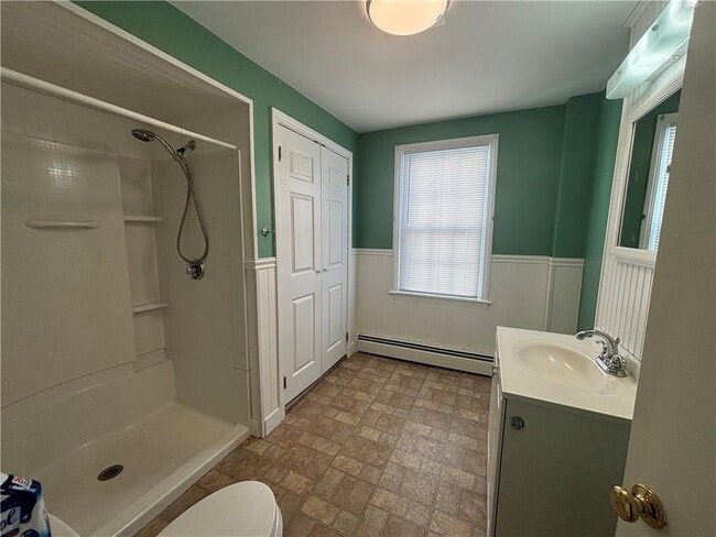 Building Photo - 1595 Main St