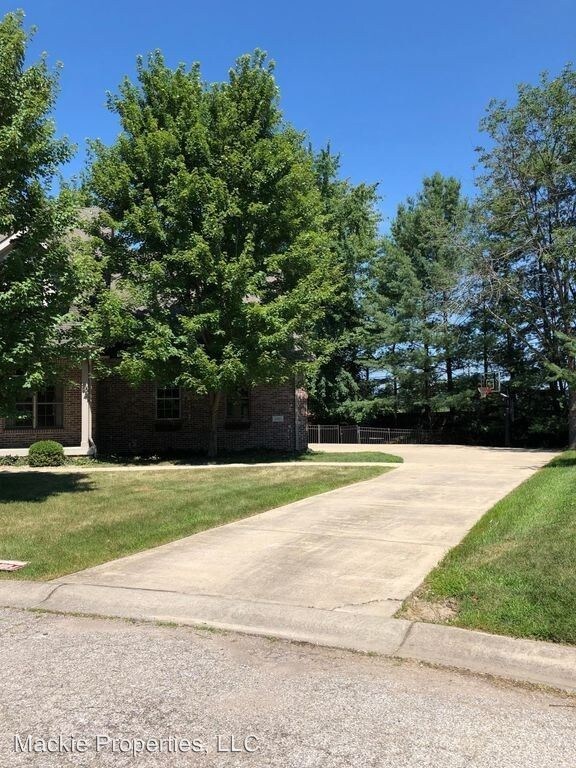 Building Photo - 3901 E Breckenmore Dr