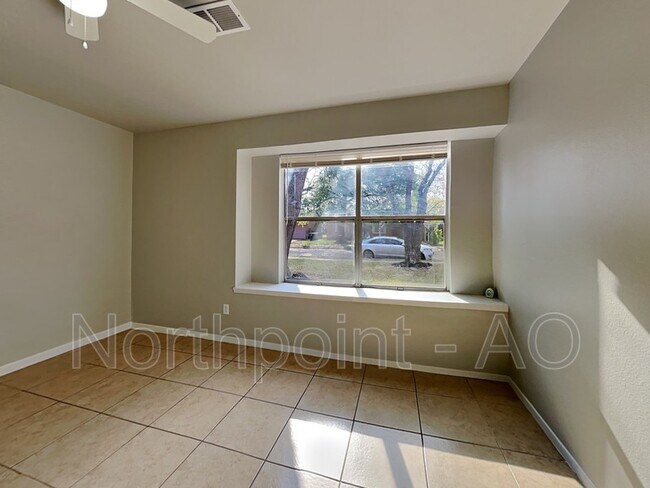 Building Photo - 6431 Sandy Oaks Dr