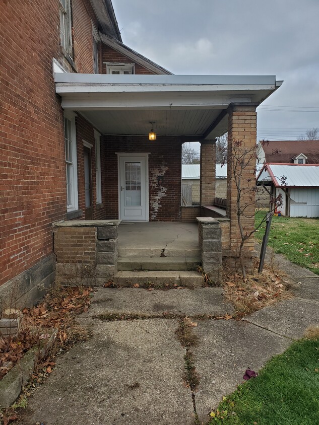 Porch - 905 W High St