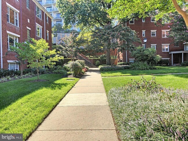 Foto del edificio - 1304 N Meade St