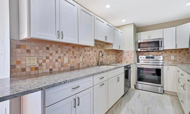 Building Photo - 5600 N Flagler Dr