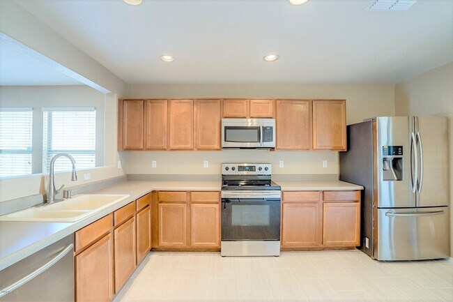 Building Photo - 15474 W Sierra St